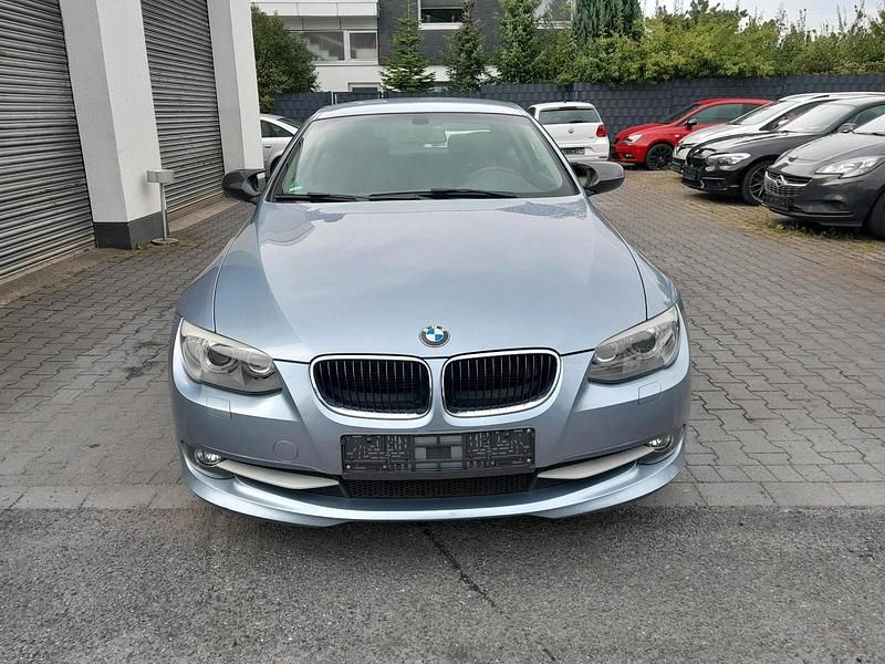 Gebraucht BMW 318 Comfort Edition 143 PS (105 kW) 2010 Grau Coupé