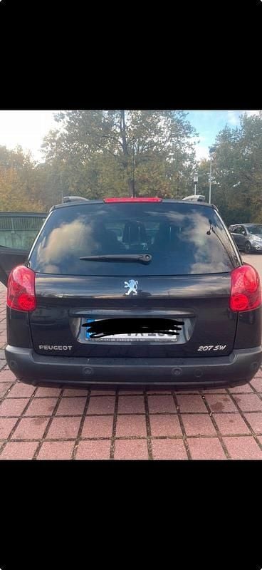 Gebraucht Peugeot 207 95 PS (69 kW) 2011 Schwarz Kombi