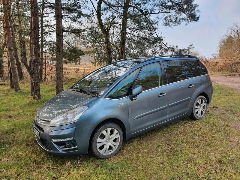 Grau Gebraucht 2011 Citroën Grand C4 Picasso Van / Kleinbus | 2.299 € (Guter Preis) - Bild 1/4