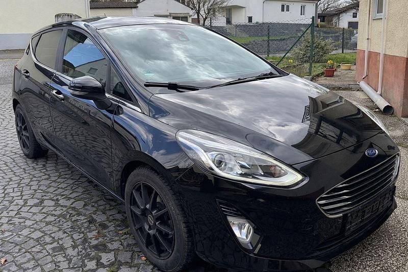 Gebraucht Ford Fiesta Titanium 101 PS (74 kW) 2018 Schwarz Kleinwagen