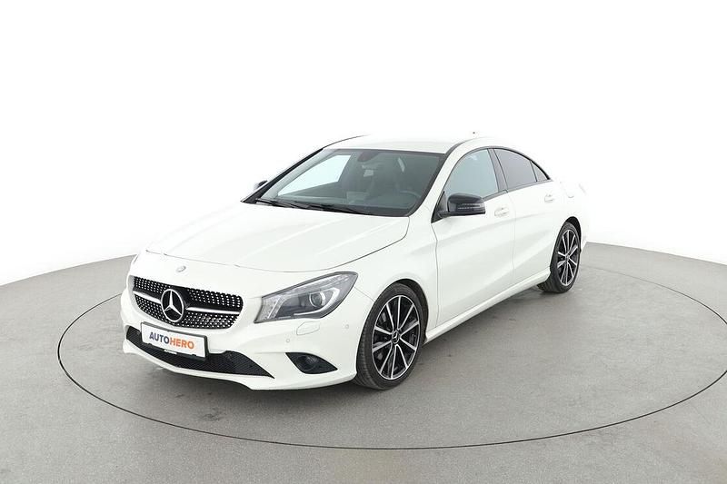 Weiß Gebraucht 2014 Mercedes CLA180 Urban Limousine | 18.520 € (Etwas zu teuer) - Bild 1/3