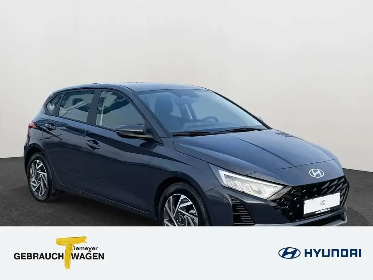 Gebraucht Hyundai i20 Trend 101 PS (74 kW) 2024 Grau Kleinwagen