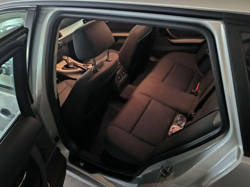 Gebraucht BMW 318 143 PS (105 kW) 2012 Silber Kombi