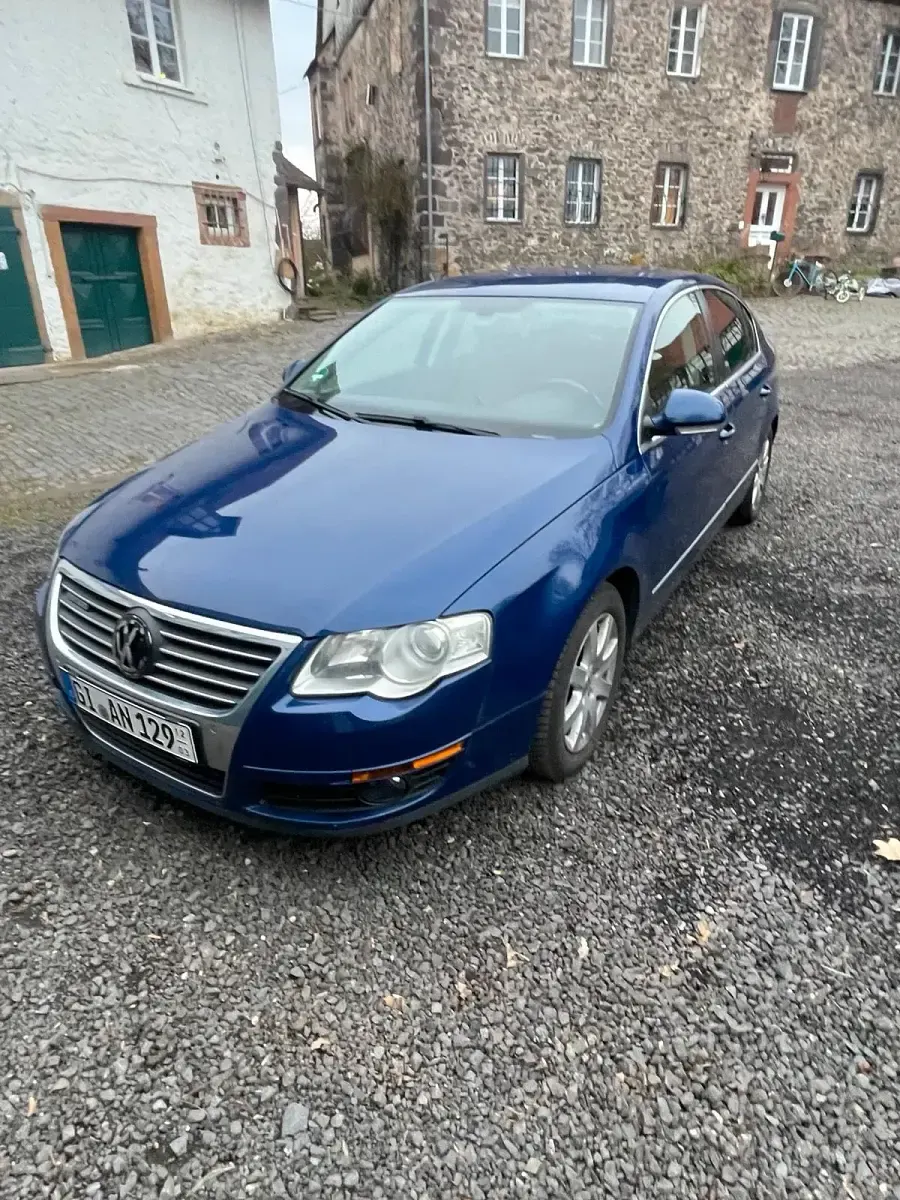 Second-hand VW Passat 105 CP (77 kW) 2007 Albastru Berlinǎ