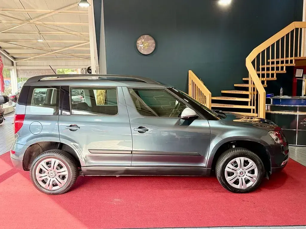 Gebraucht Skoda Yeti Active 105 PS (77 kW) 2015 Grau SUV