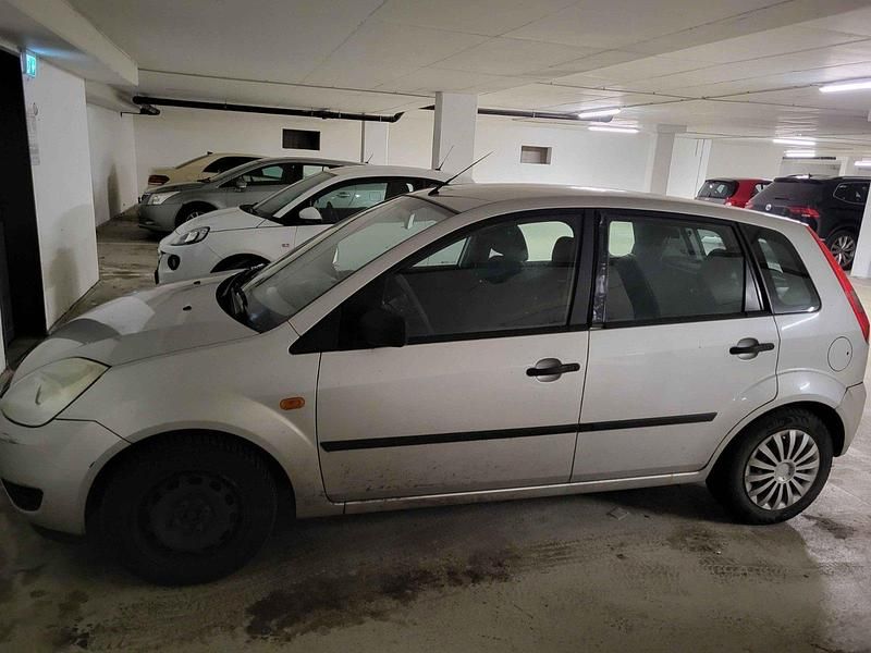 Gebraucht Ford Fiesta 44 PS (32 kW) 2005 Grau Kleinwagen