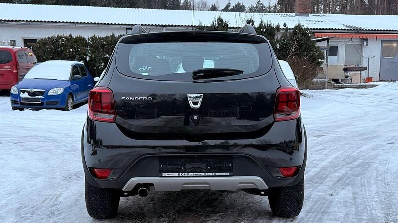 Gebraucht Dacia Sandero Celebration 90 PS (66 kW) 2017 Schwarz Kleinwagen