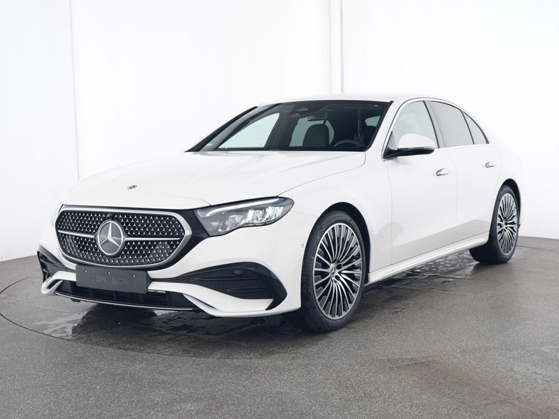 Weiß Gebraucht 2024 Mercedes E220 AMG line Limousine | 56.480 € (Fairer Preis) - Bild 1/4