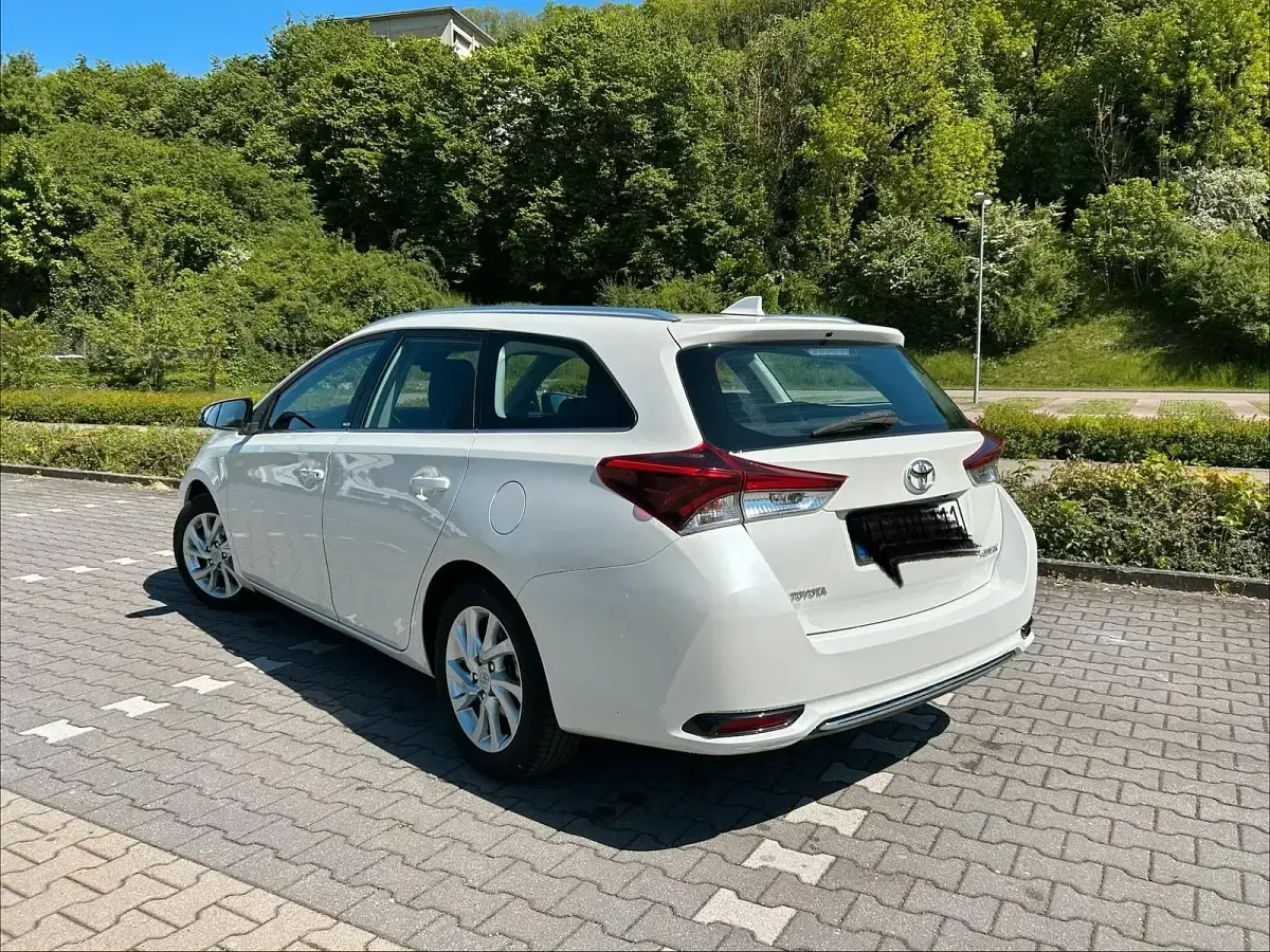 Gebraucht Toyota Auris Edition 112 PS (82 kW) 2016 Weiß Kombi