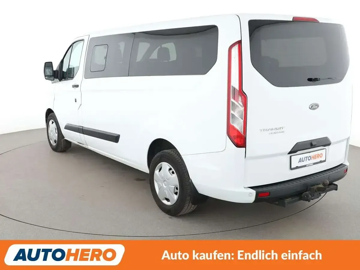 Gebraucht Ford Transit Trend 131 PS (96 kW) 2022 Frozen white Kombi