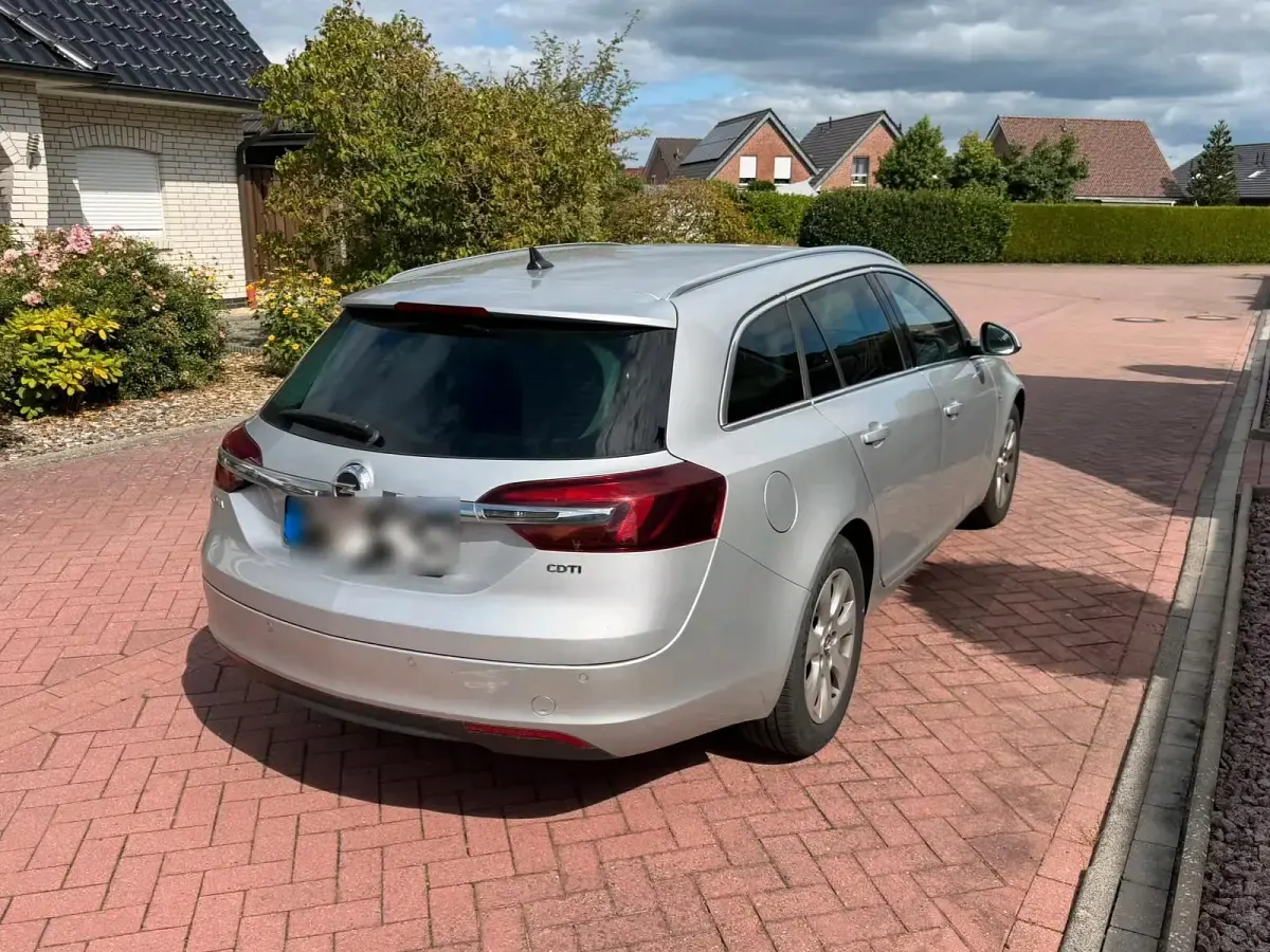 Gebraucht Opel Insignia 163 PS (119 kW) 2014 Silber Kombi