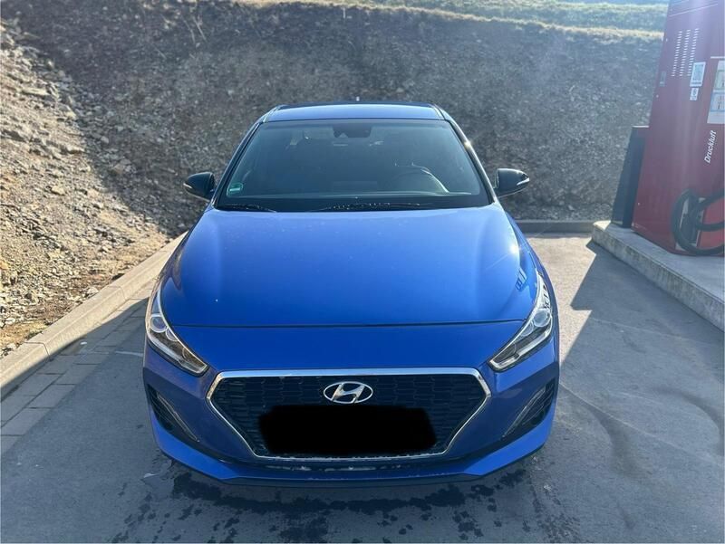 Blau Gebraucht 2018 Hyundai i30 Kleinwagen | 13.500 € (Fairer Preis) - Bild 1/4