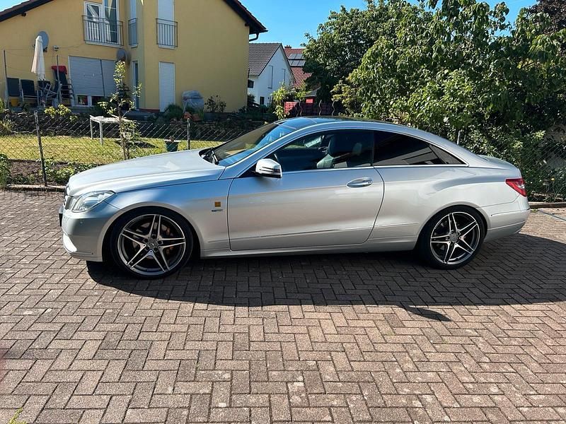 Usata Mercedes E350 231 CV (169 kW) 2010 Argento Coupé