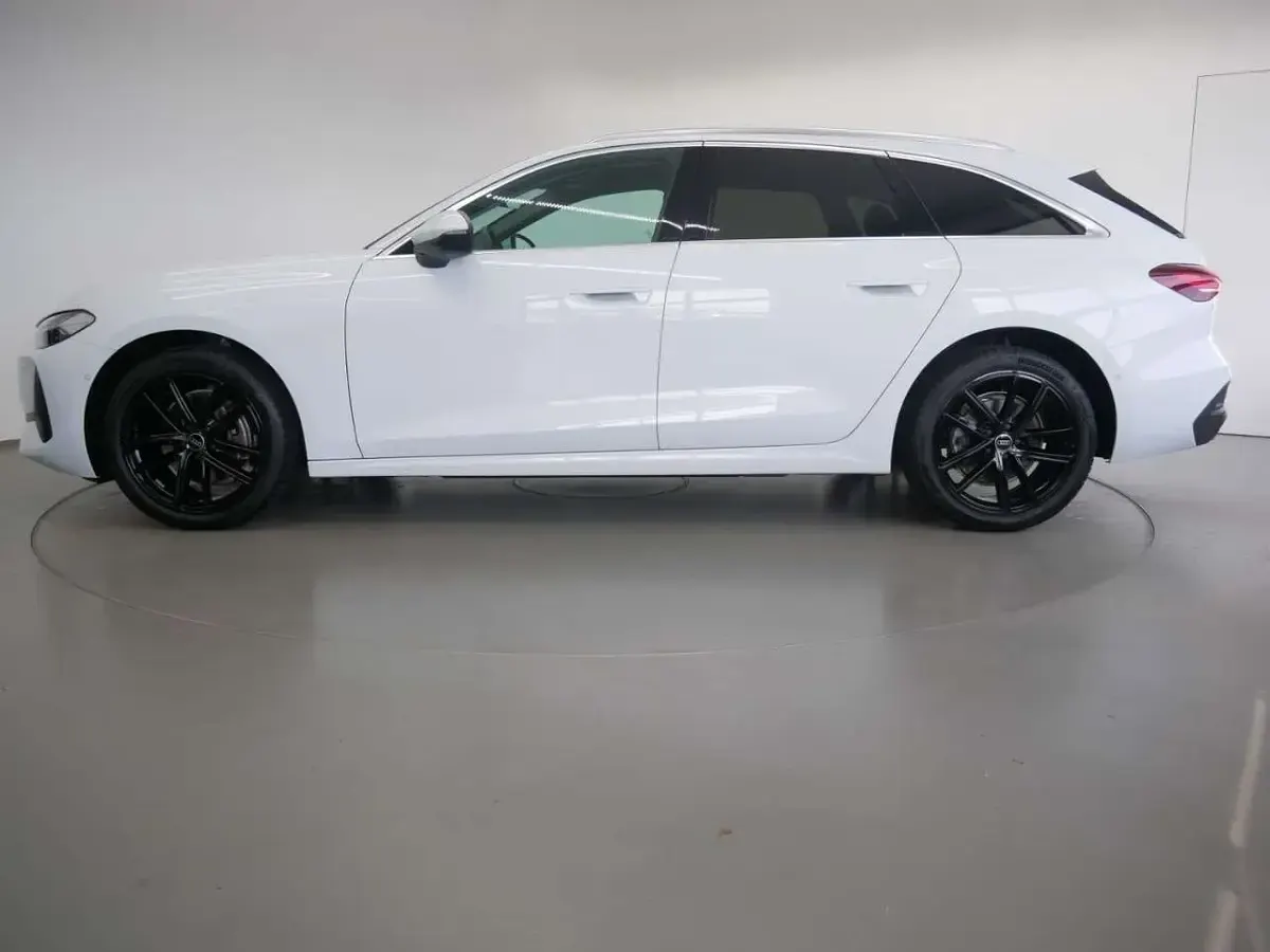 Gebraucht Audi A5 Sport 204 PS (150 kW) 2025 Gletscherweiß metallic Kombi