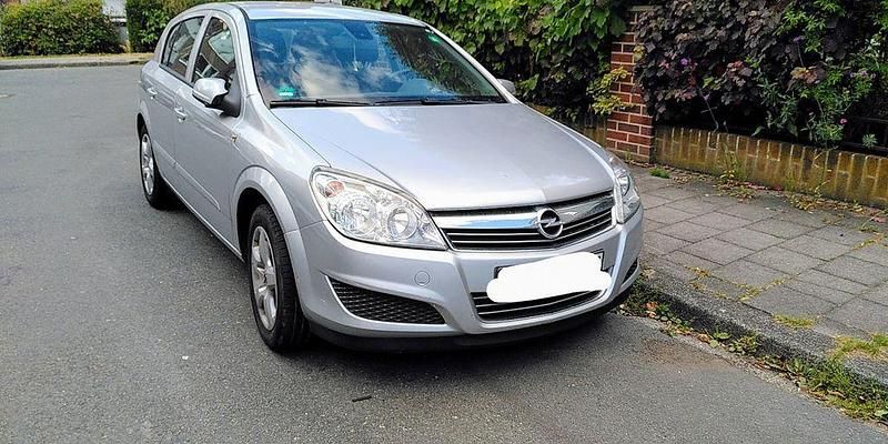 Silber Gebraucht 2008 Opel Astra Edition Limousine | 1.100 € (Superpreis) - Bild 1/4