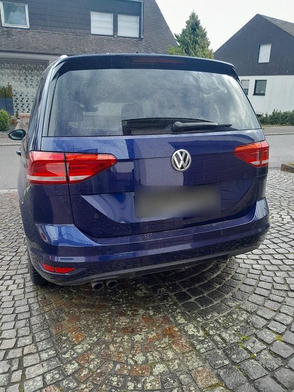 Gebraucht VW Touran 150 PS (110 kW) 2020 Blau Van / Kleinbus