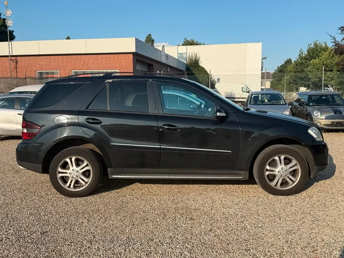 Gebraucht Mercedes ML320 224 PS (164 kW) 2006 Schwarz SUV
