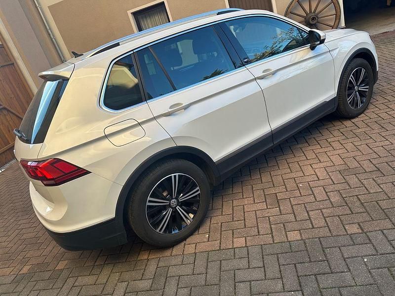 Gebraucht VW Tiguan Sound 150 PS (110 kW) 2017 Weiß SUV