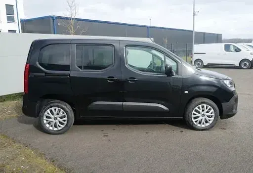 Neu Fiat Doblò Comfort 131 PS (96 kW) 2026 Grau Van / Kleinbus