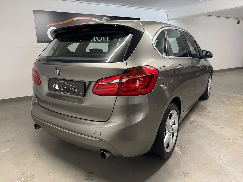 Gebraucht BMW 225 Active Tourer Luxury Line 231 PS (169 kW) 2015 Silber Van / Kleinbus