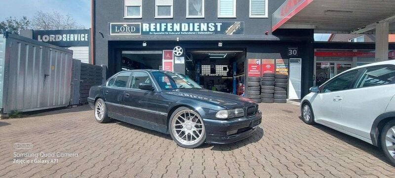 Schwarz metallic Gebraucht 1998 BMW 740 Performance Limousine | 14.750 € (Fairer Preis) - Bild 1/4