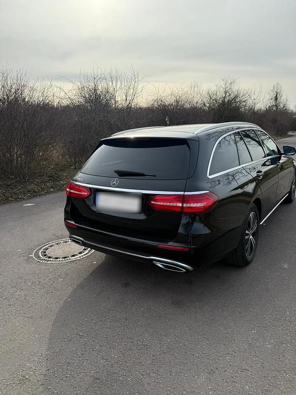 Gebraucht Mercedes E200 160 PS (117 kW) 2019 Schwarz Kombi