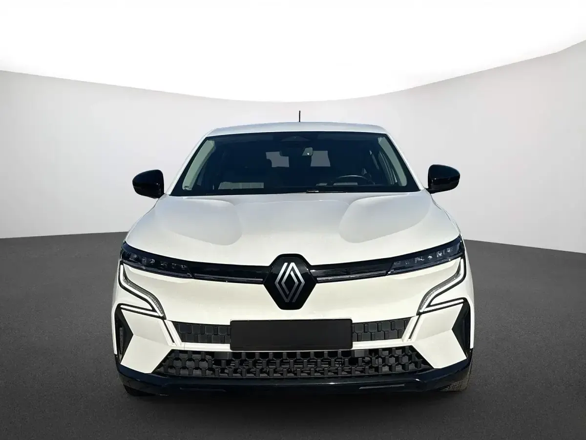Używany Renault Megane E-Tech Evolution 160 kW (218 KM) 2022 Biały Sedan/Limuzyna