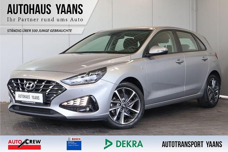 Silber Gebraucht 2023 Hyundai i30 Trend Limousine | 14.949 € (Guter Preis) - Bild 1/4