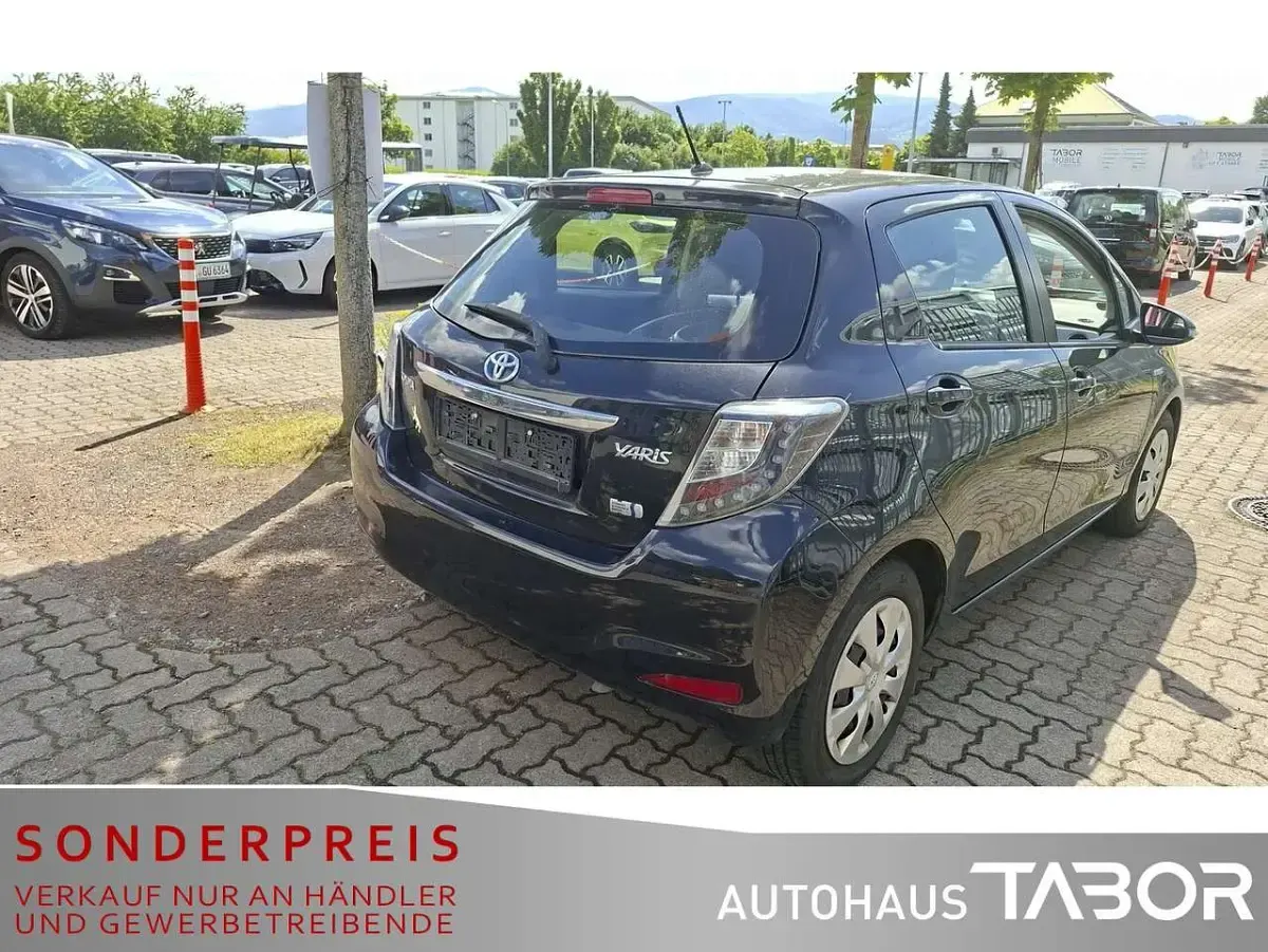 Gebraucht Toyota Yaris 101 PS (74 kW) 2013 Night time black Kleinwagen