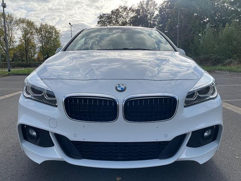 Weiß Gebraucht 2016 BMW 218 Active Tourer M Sport Van / Kleinbus | 15.490 € (Superpreis) - Bild 1/4
