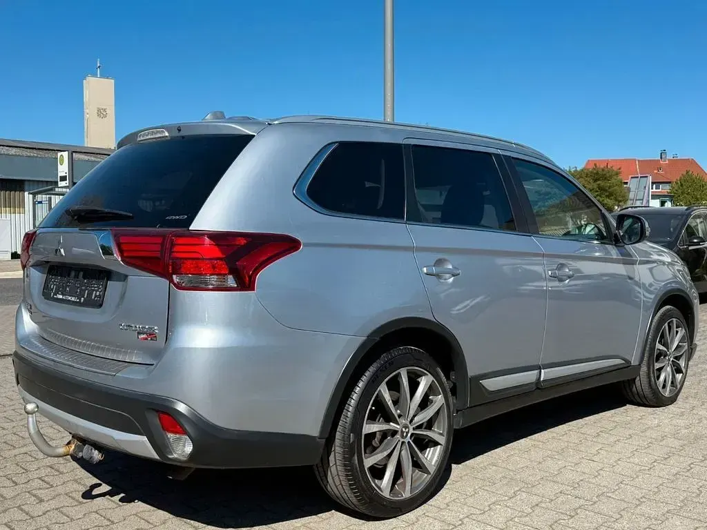 Gebraucht Mitsubishi Outlander Plus 150 PS (110 kW) 2016 Silber SUV