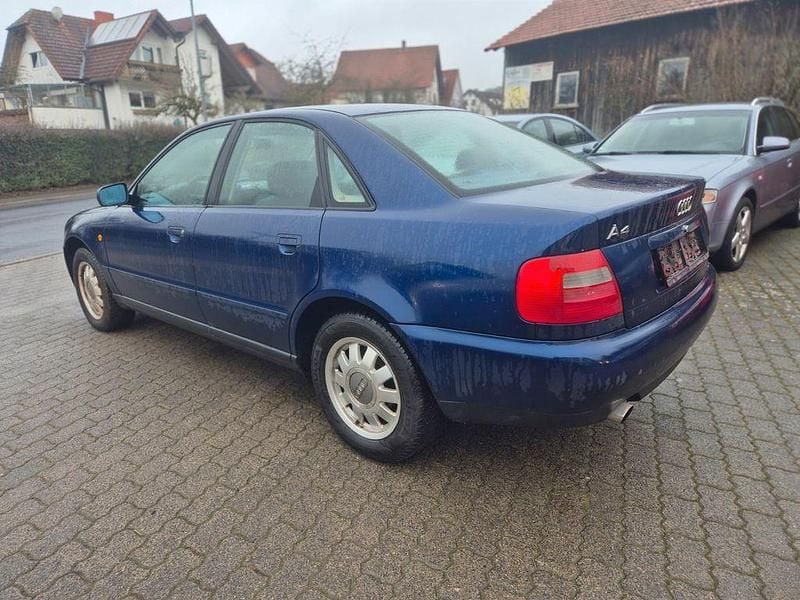 Second-hand Audi A4 125 CP (91 kW) 1998 Albastru Berlinǎ