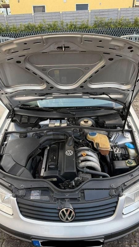 Second-hand VW Passat 101 CP (74 kW) 1997 Argintiu Berlinǎ