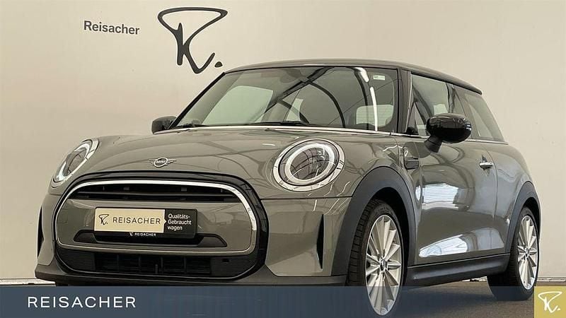 Moonwalk grey metallic Gebraucht 2022 Mini Cooper Classic Kleinwagen | 21.440 € (Fairer Preis) - Bild 1/4