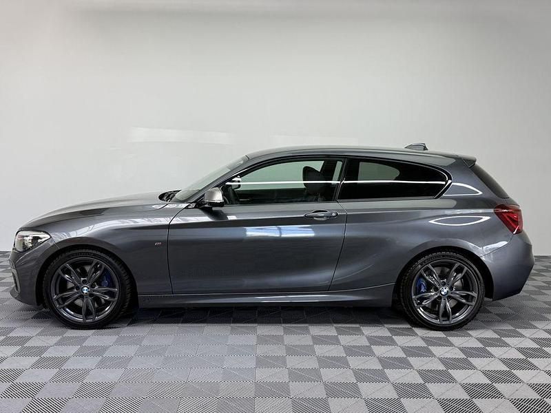 Grau Gebraucht 2018 BMW M140 M Sport Limousine | 35.500 € (Fairer Preis) - Bild 1/4