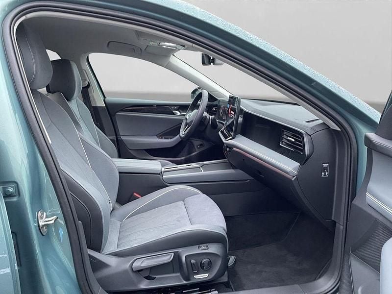 Gebraucht VW Passat IQ Drive 150 PS (110 kW) 2025 Grün Kombi