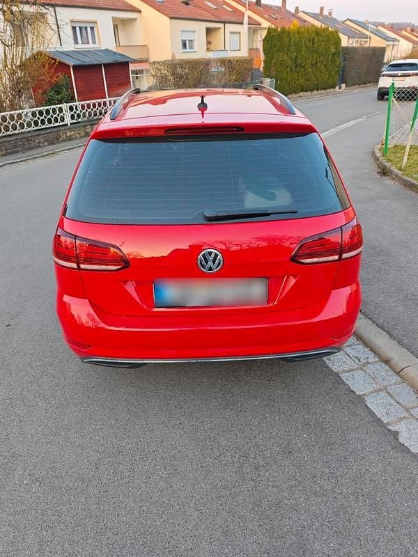 Gebraucht VW Golf VII 116 PS (85 kW) 2019 Rot Kombi