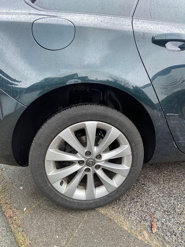 Gebraucht Opel Astra Active 140 PS (102 kW) 2013 Grün Kombi