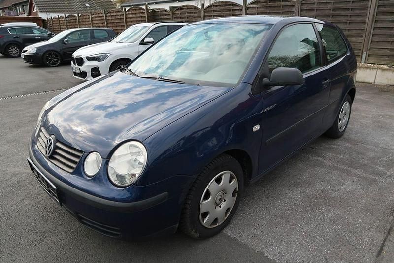Second-hand VW Polo Trendline 64 CP (47 kW) 2003 Albastru Hatchback
