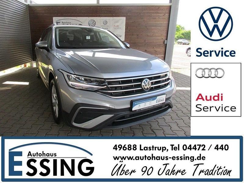 Silber Gebraucht 2024 VW Tiguan Allspace Life SUV | 35.690 € (Guter Preis) - Bild 1/4