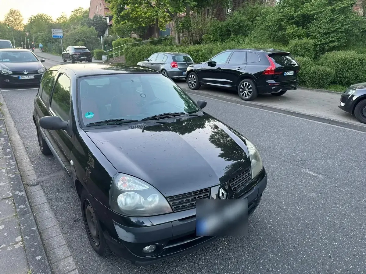 Gebraucht Renault Clio II 58 PS (42 kW) 2004 Schwarz Limousine