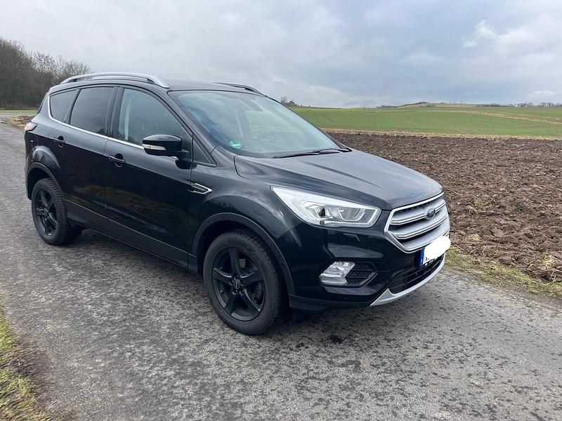 Gebraucht Ford Kuga 150 PS (110 kW) 2019 Schwarz SUV