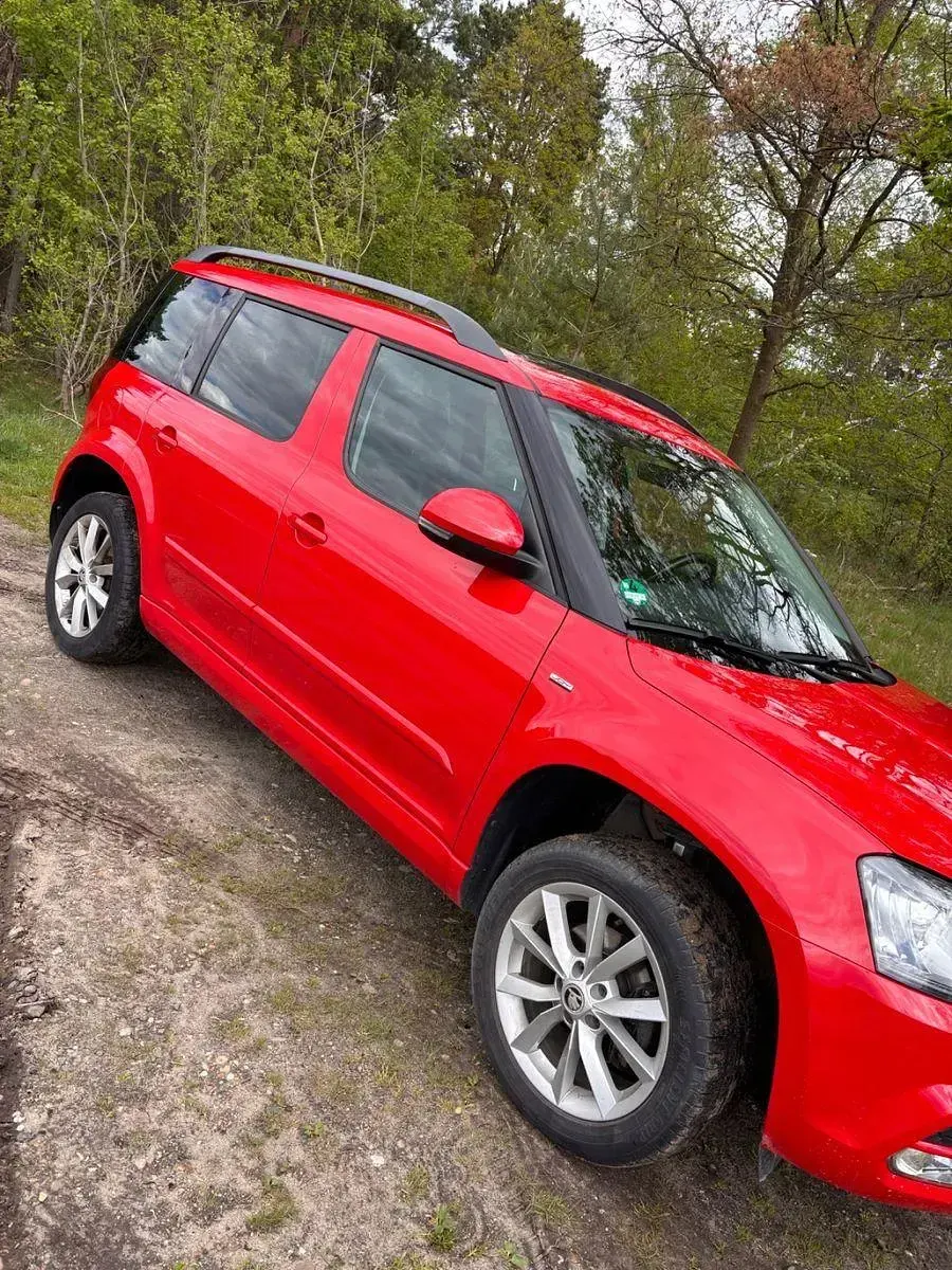 Usata Skoda Yeti Ambiente 150 CV (110 kW) 2016 Rosso SUV