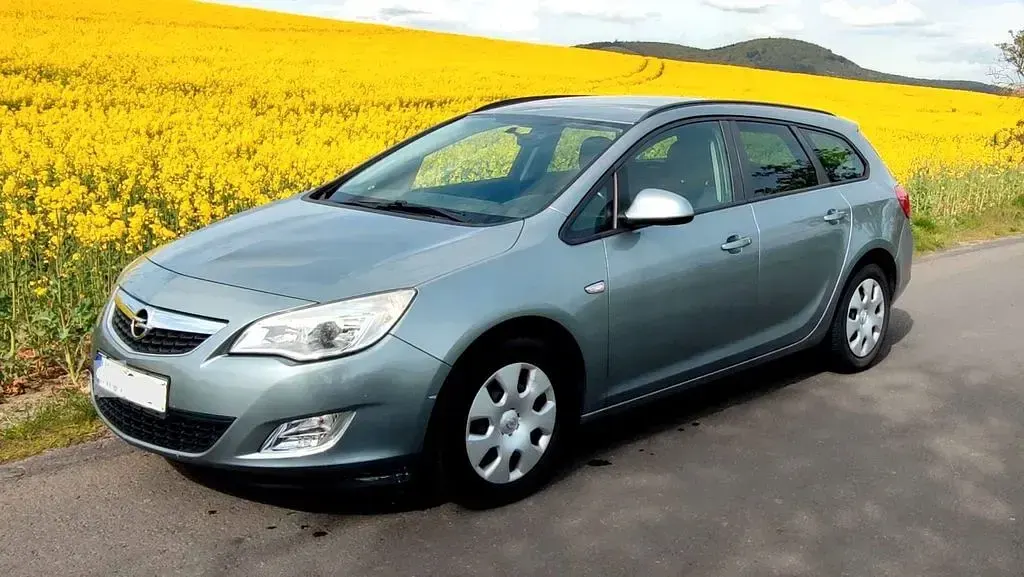 Second-hand Opel Astra Selection 101 CP (74 kW) 2011 Gri Break