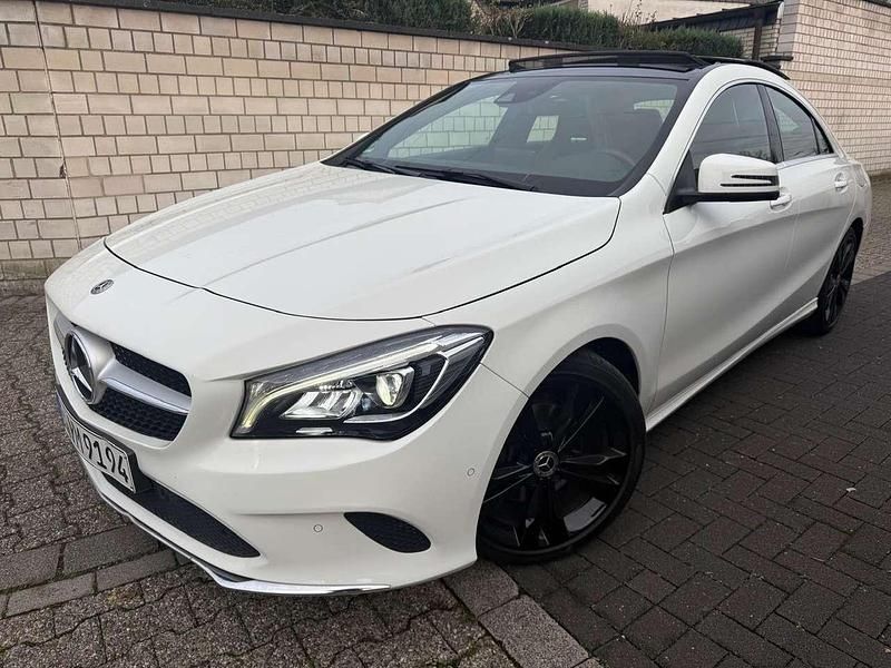 Calcitweiss/zirrusweiss Gebraucht 2017 Mercedes CLA180 Limousine | 16.990 € (Fairer Preis) - Bild 1/4