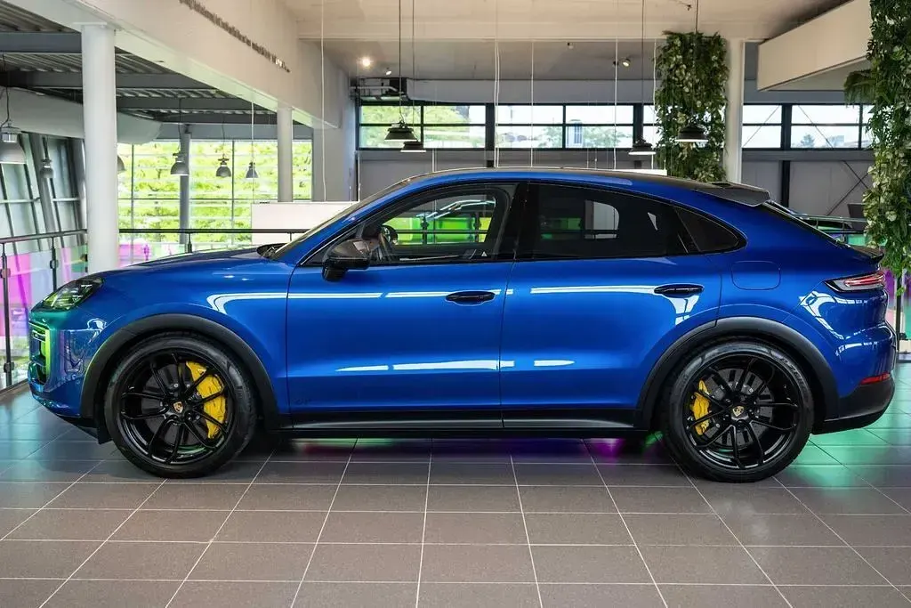Gebraucht Porsche Cayenne Turbo E-Hybrid 600 PS (441 kW) 2025 Blau SUV