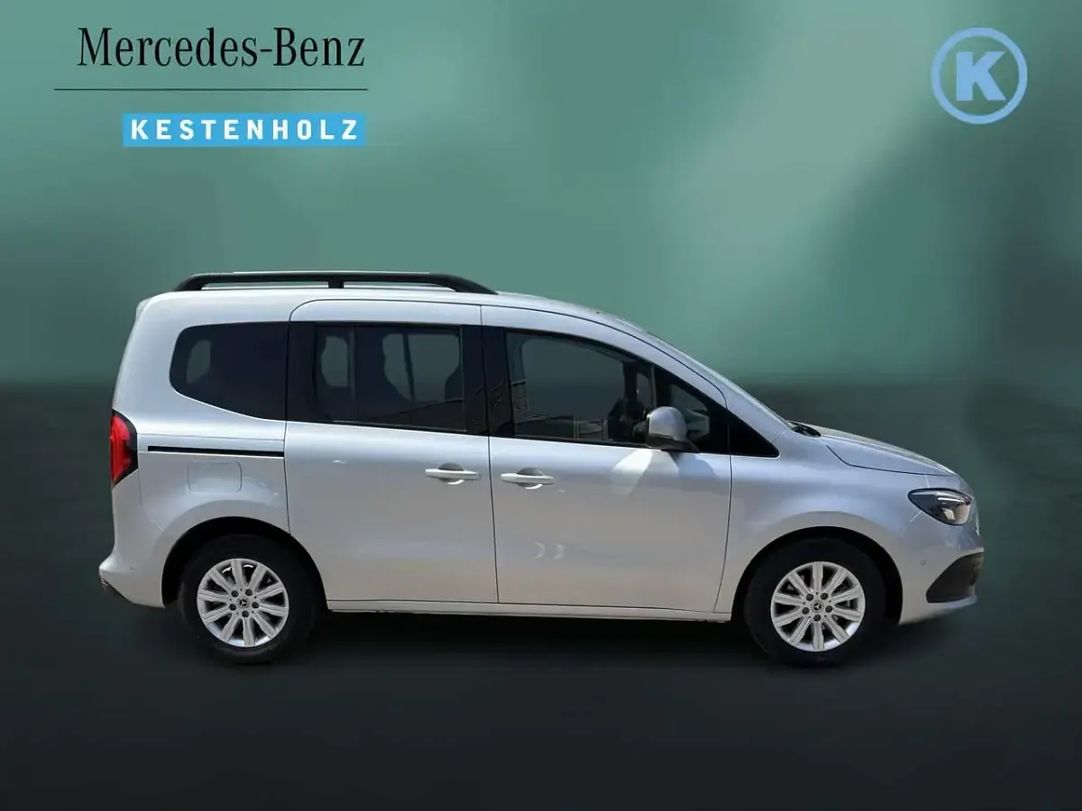 Gebraucht Mercedes T180 Progressive 116 PS (85 kW) 2025 Helvinsilber Van / Kleinbus