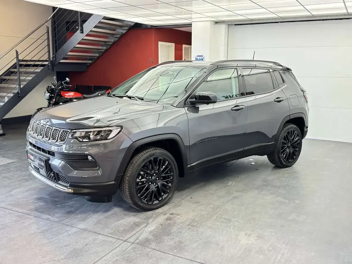 Gebraucht Jeep Compass Limited 190 PS (139 kW) 2022 Graphite grey pearl SUV