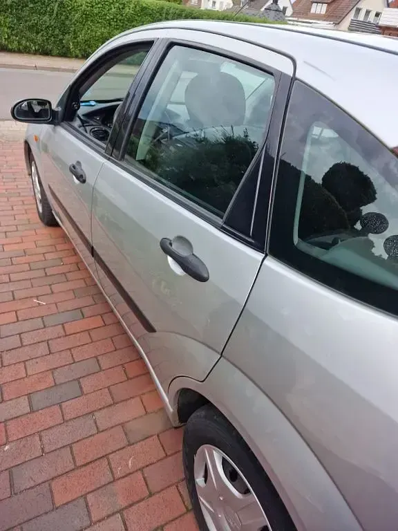 Gebraucht Ford Focus 75 PS (55 kW) 2002 Silber Limousine