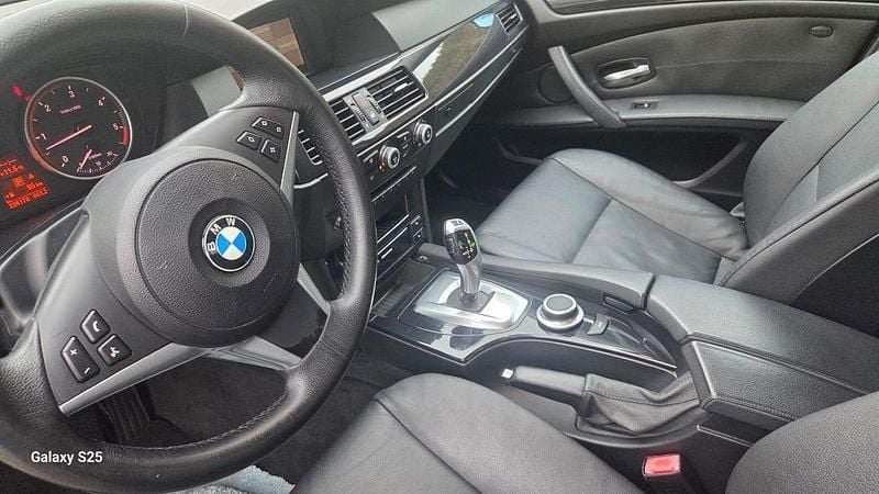 Gebraucht BMW 525 197 PS (144 kW) 2008 Schwarz Limousine